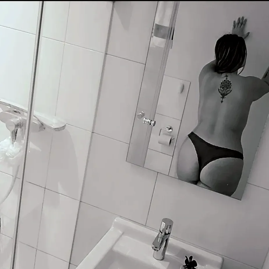 Clara, 28