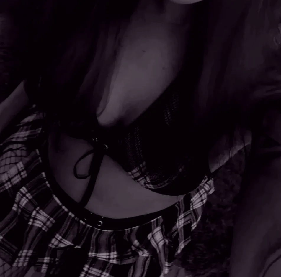 Isabella, 34
