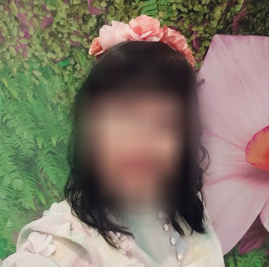Larissa, 31