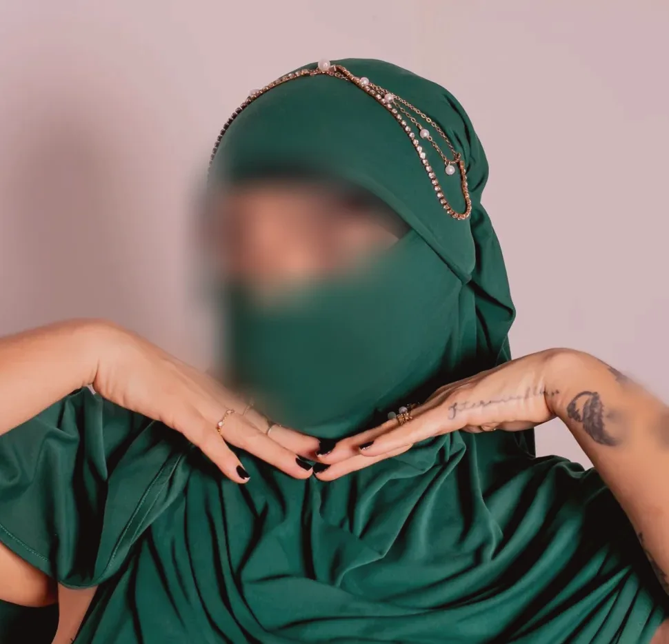 Valentina, 37