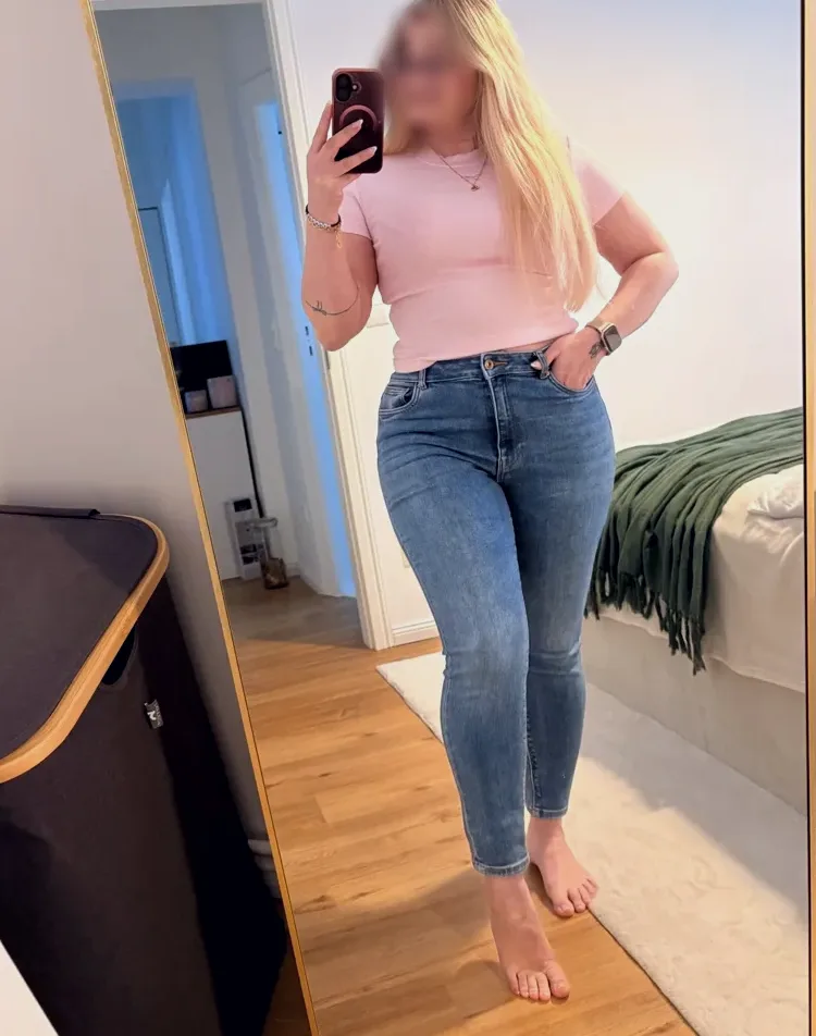 Viktoria, 36