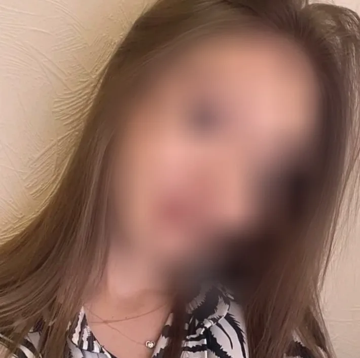 Zeynep, 22